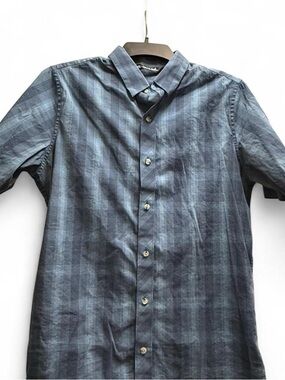 Travis Mathew Men's Short Sleeve Button-Down in Navy
